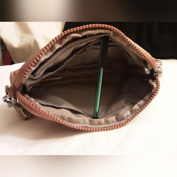 EUC Kipling Crossbody - Picture 10 of 10